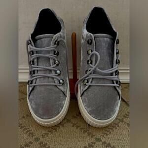 Kendall + Kylie Gray velvet platform Rae Sneaker 9.5